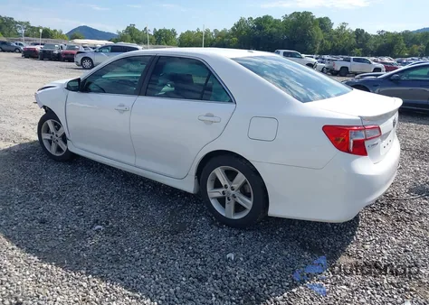 2014 Toyota Camry Se z USA, uszkodzony, nr VIN 4T1BF1FK4EU823564